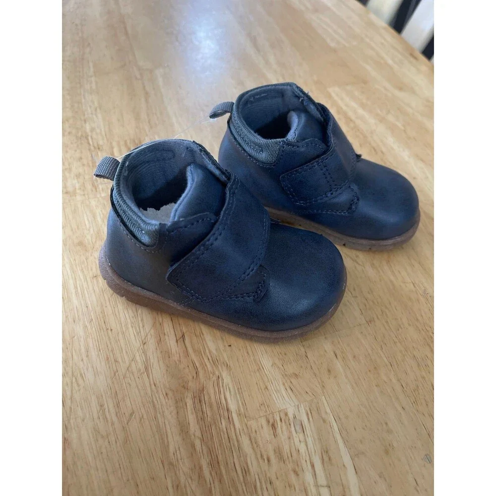 Simple Joys by Carter's Unisex London First Walker Shoe Size 4 New Without Box